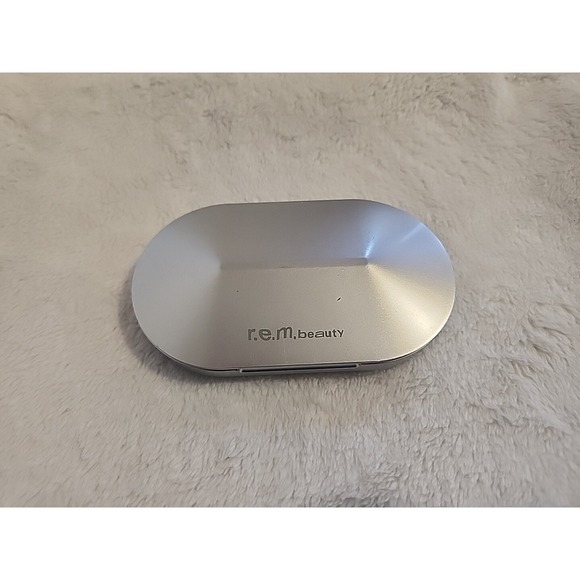 r.e.m. Beauty Midnight Shadows Babydoll Eyeshadow Palette - Picture 2 of 5